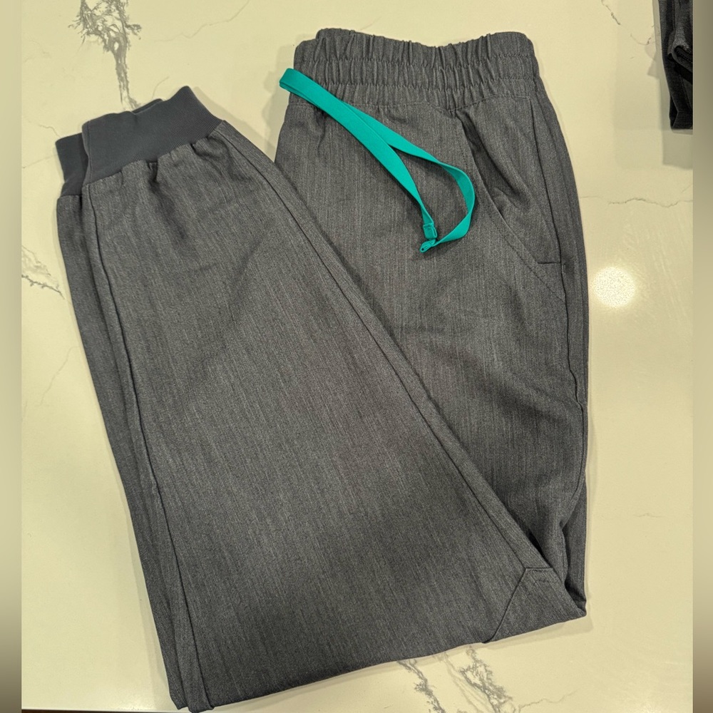 Figs High Waisted Jogger Scrub pants. Size medium petite (I’m 5’5”)